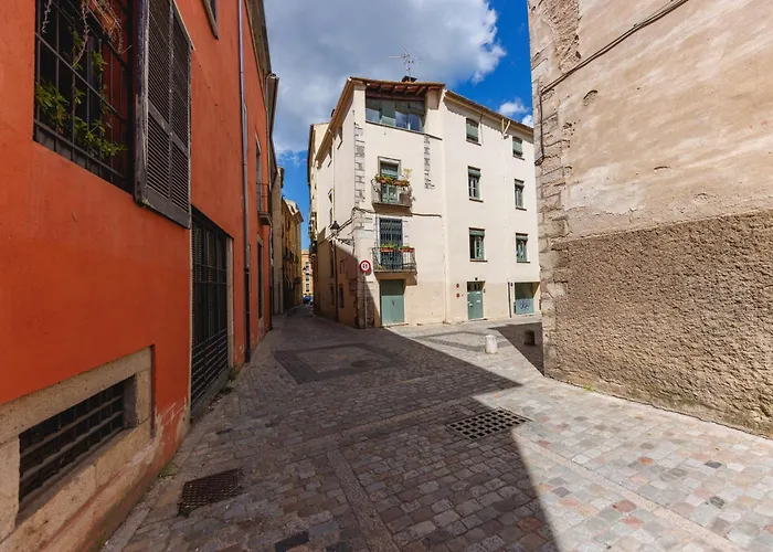 Bravissimo Rei Marti, In The Historic Centre *