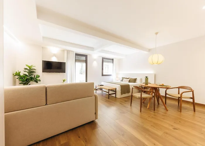 Bravissimo Rei Marti, In The Historic Centre