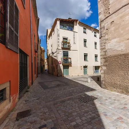 Bravissimo Rei Marti, In The Historic Centre *